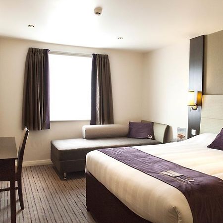 Premier Inn Chester Central - North Exteriör bild