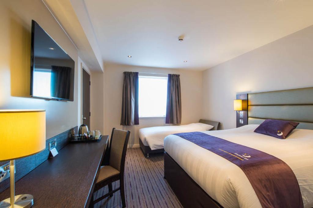 Premier Inn Chester Central - North Exteriör bild