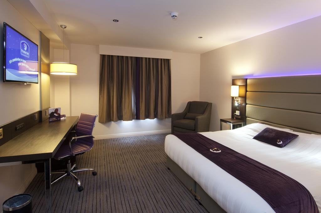 Premier Inn Chester Central - North Exteriör bild