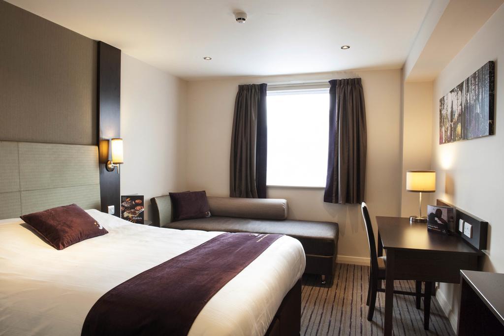 Premier Inn Chester Central - North Exteriör bild