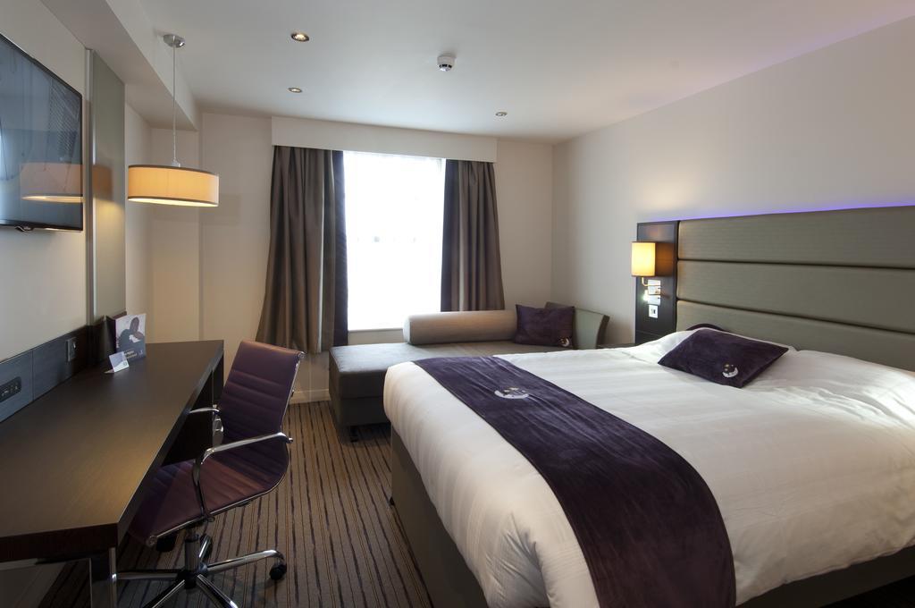 Premier Inn Chester Central - North Exteriör bild