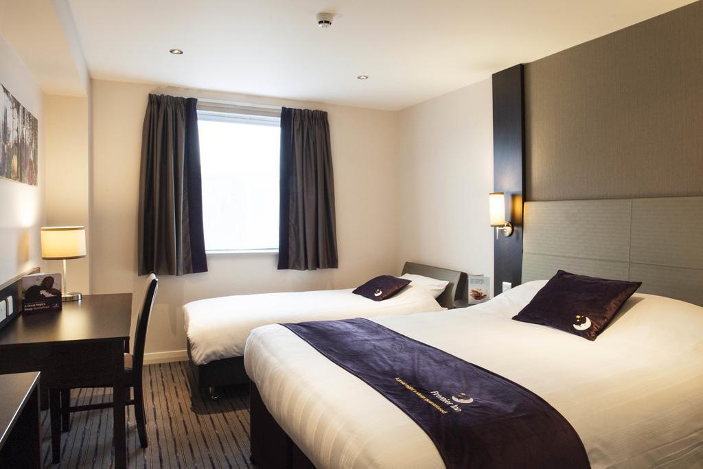 Premier Inn Chester Central - North Exteriör bild