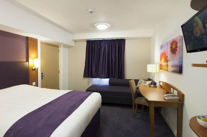 Premier Inn Chester Central - North Exteriör bild